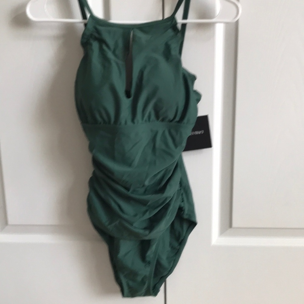 Woman’s Ellen Tracy once piece swimsuit size 8